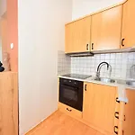 Center Studio 2 *